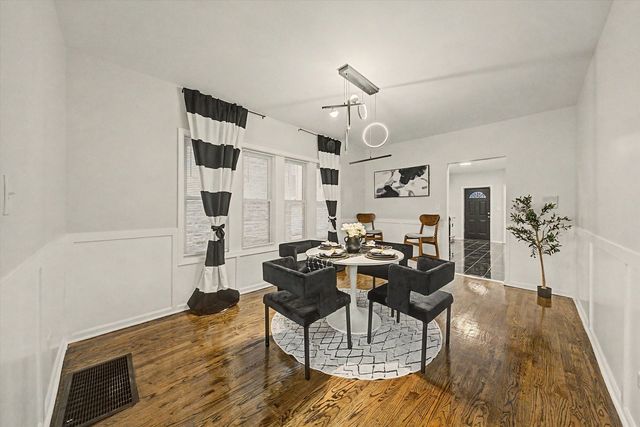 7641 S Phillips Avenue, Chicago, IL 60649