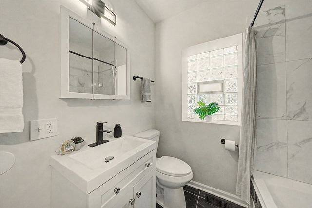 7641 S Phillips Avenue, Chicago, IL 60649