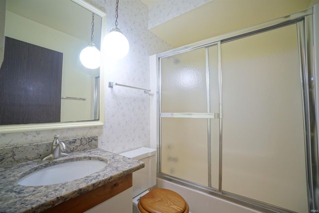 435 N 225 East, Warsaw, IN 46582