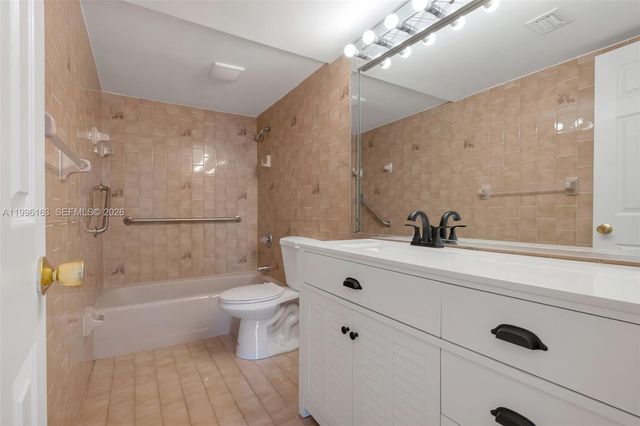 6130 W 19th Ave 301, Hialeah, FL 33012