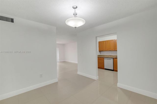 6130 W 19th Ave 301, Hialeah, FL 33012