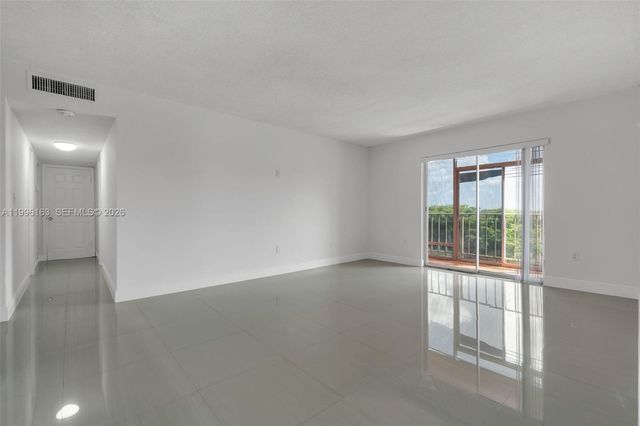 6130 W 19th Ave 301, Hialeah, FL 33012