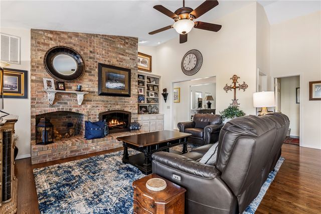 17 Kipling Circle, Bella Vista, AR 72715