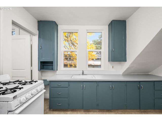 527 MONROE St, Eugene, OR 97402