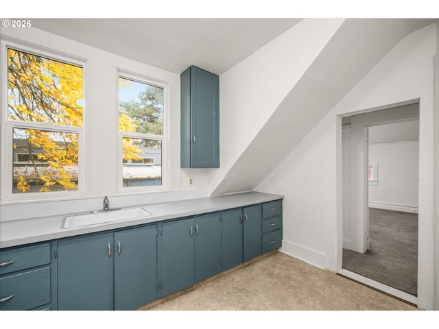 527 MONROE St, Eugene, OR 97402