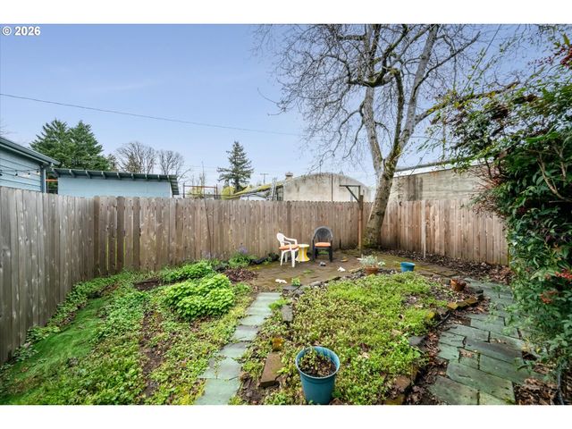 527 MONROE St, Eugene, OR 97402