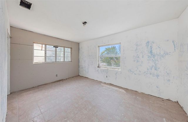 6235 HAMPTON DRIVE N, St Petersburg, FL 33710