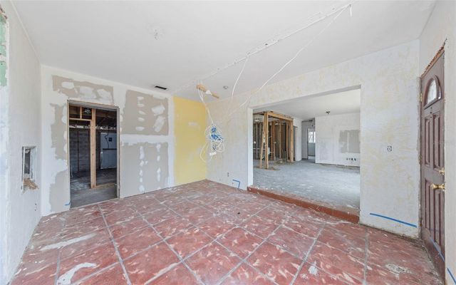 6235 HAMPTON DRIVE N, St Petersburg, FL 33710