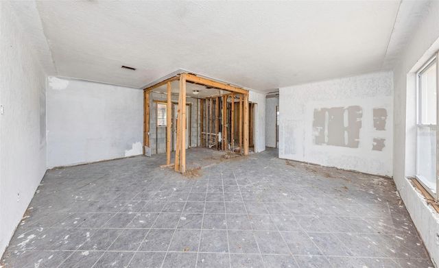 6235 HAMPTON DRIVE N, St Petersburg, FL 33710