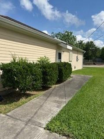 1106 9th Avenue N, Texas City, TX 77590