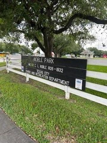 1106 9th Avenue N, Texas City, TX 77590