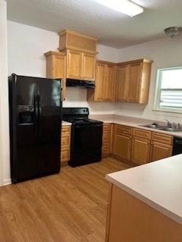 1106 9th Avenue N, Texas City, TX 77590