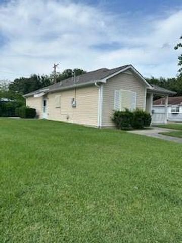 1106 9th Avenue N, Texas City, TX 77590