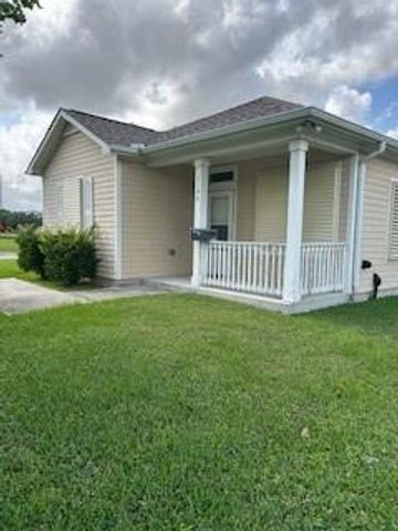 1106 9th Avenue N, Texas City, TX 77590