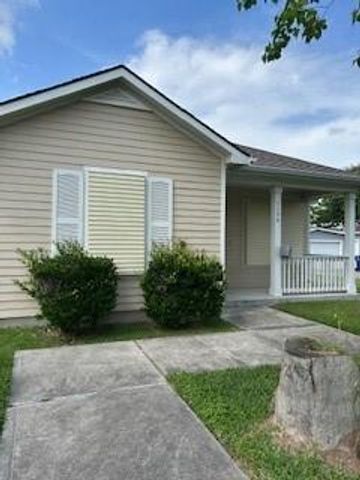 1106 9th Avenue N, Texas City, TX 77590