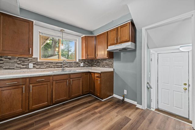 17400 Huntington Road, Detroit, MI 48219
