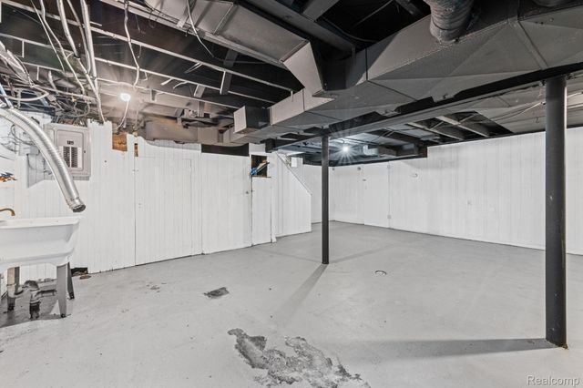 17400 Huntington Road, Detroit, MI 48219
