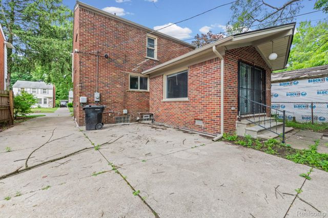 17400 Huntington Road, Detroit, MI 48219