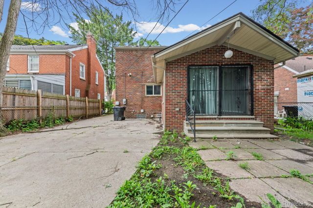 17400 Huntington Road, Detroit, MI 48219