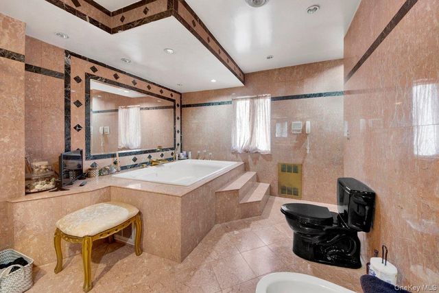 3252 Waterbury Avenue, Bronx, NY 10465