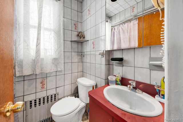 3252 Waterbury Avenue, Bronx, NY 10465