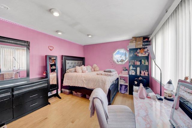 3252 Waterbury Avenue, Bronx, NY 10465