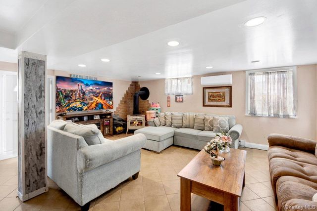 3252 Waterbury Avenue, Bronx, NY 10465