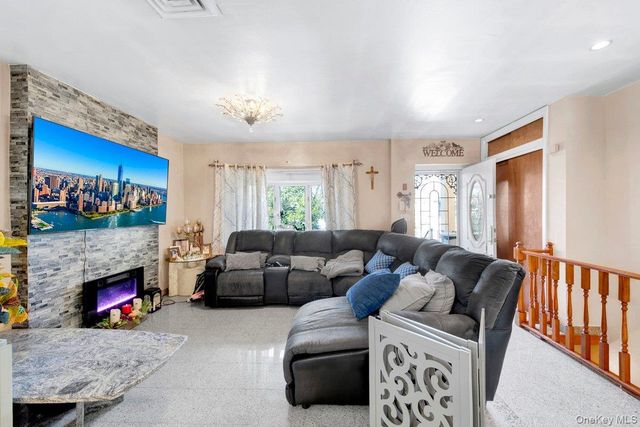 3252 Waterbury Avenue, Bronx, NY 10465