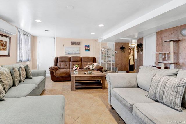 3252 Waterbury Avenue, Bronx, NY 10465