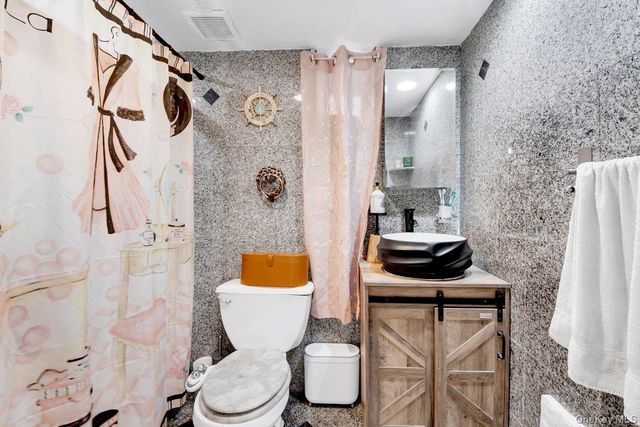 3252 Waterbury Avenue, Bronx, NY 10465