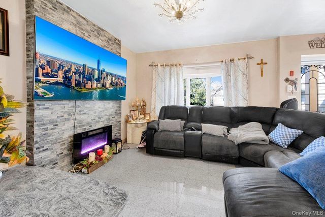 3252 Waterbury Avenue, Bronx, NY 10465