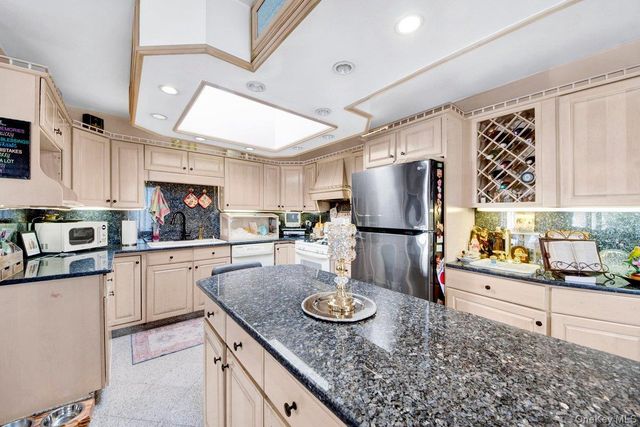 3252 Waterbury Avenue, Bronx, NY 10465