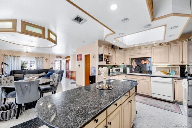 3252 Waterbury Avenue, Bronx, NY 10465