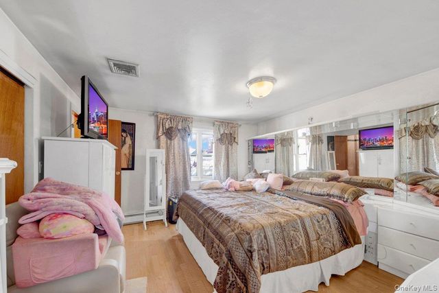 3252 Waterbury Avenue, Bronx, NY 10465