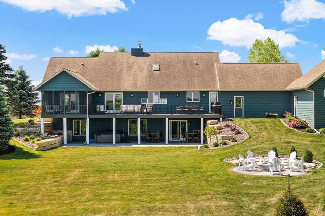 W5490 Timber Lane, New Glarus, WI 53574