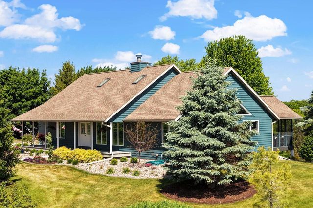 W5490 Timber Lane, New Glarus, WI 53574