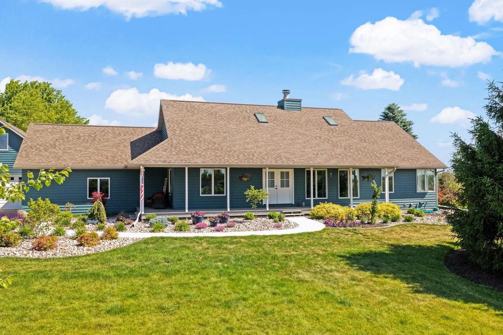 W5490 Timber Lane, New Glarus, WI 53574