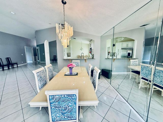 10921 Royal Caribbean Circle, Boynton Beach, FL 33437