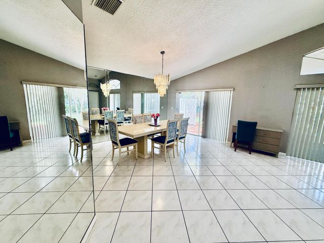 10921 Royal Caribbean Circle, Boynton Beach, FL 33437