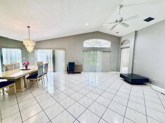 10921 Royal Caribbean Circle, Boynton Beach, FL 33437