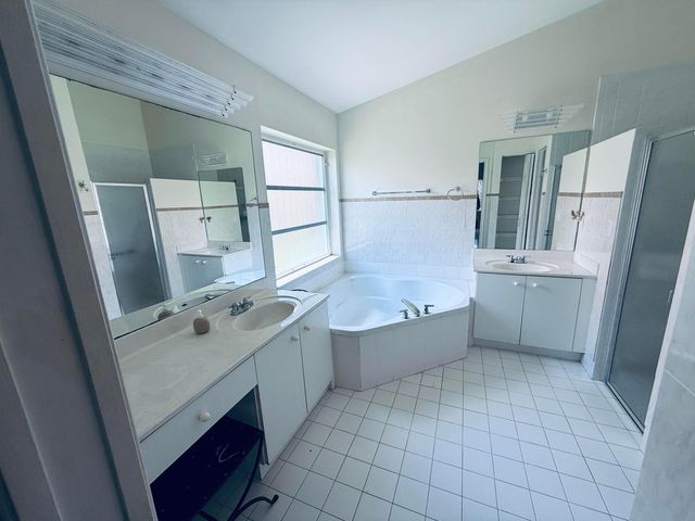 10921 Royal Caribbean Circle, Boynton Beach, FL 33437
