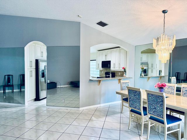 10921 Royal Caribbean Circle, Boynton Beach, FL 33437