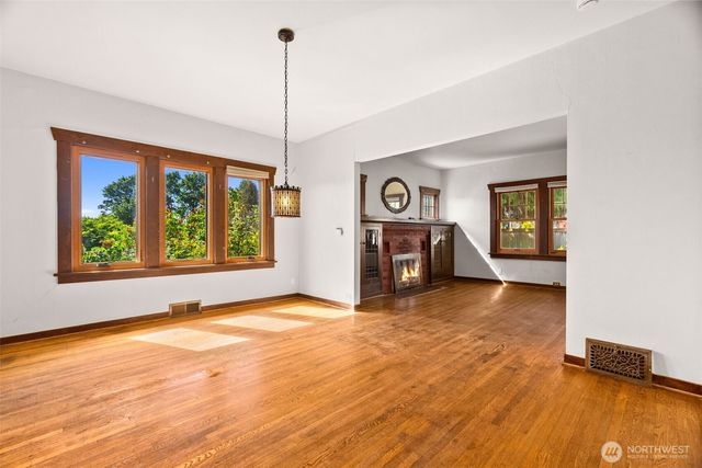 515 N 41st Street, Seattle, WA 98103