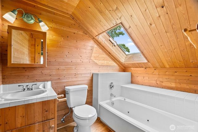 515 N 41st Street, Seattle, WA 98103