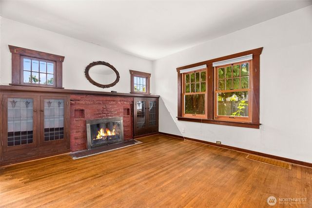 515 N 41st Street, Seattle, WA 98103