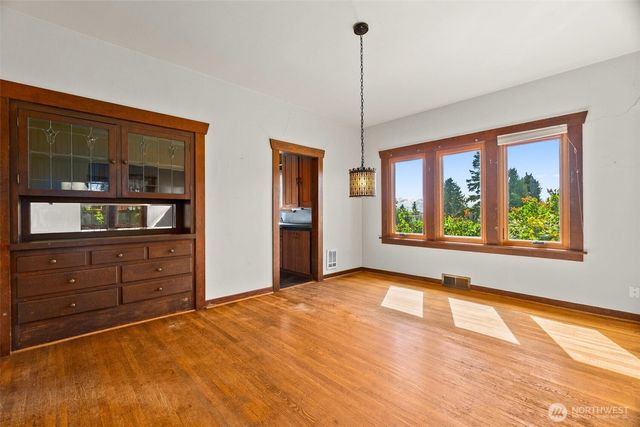 515 N 41st Street, Seattle, WA 98103