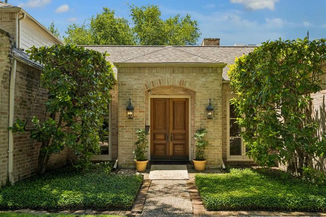 802 Briar Ridge Drive, Houston, TX 77057