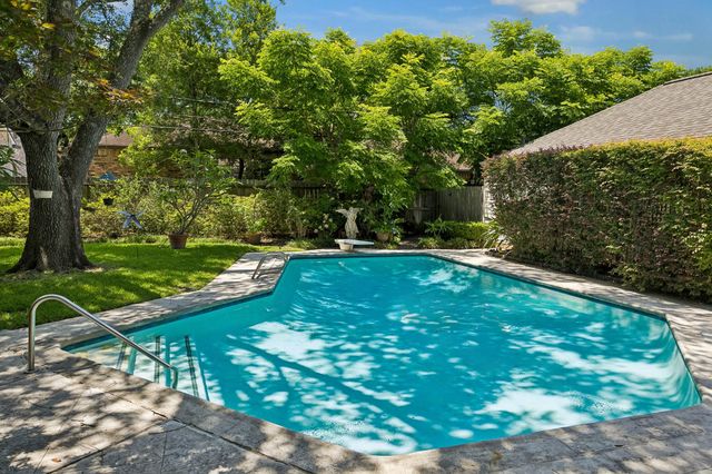 802 Briar Ridge Drive, Houston, TX 77057