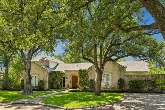 802 Briar Ridge Drive, Houston, TX 77057