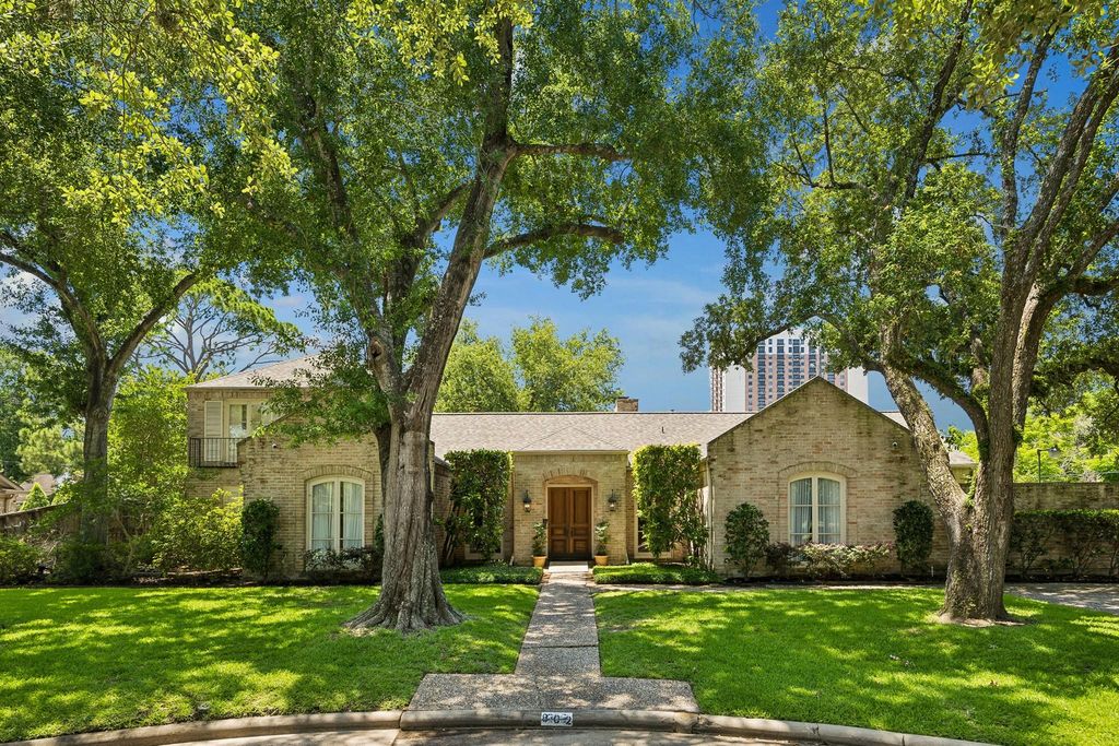 802 Briar Ridge Drive, Houston, TX 77057